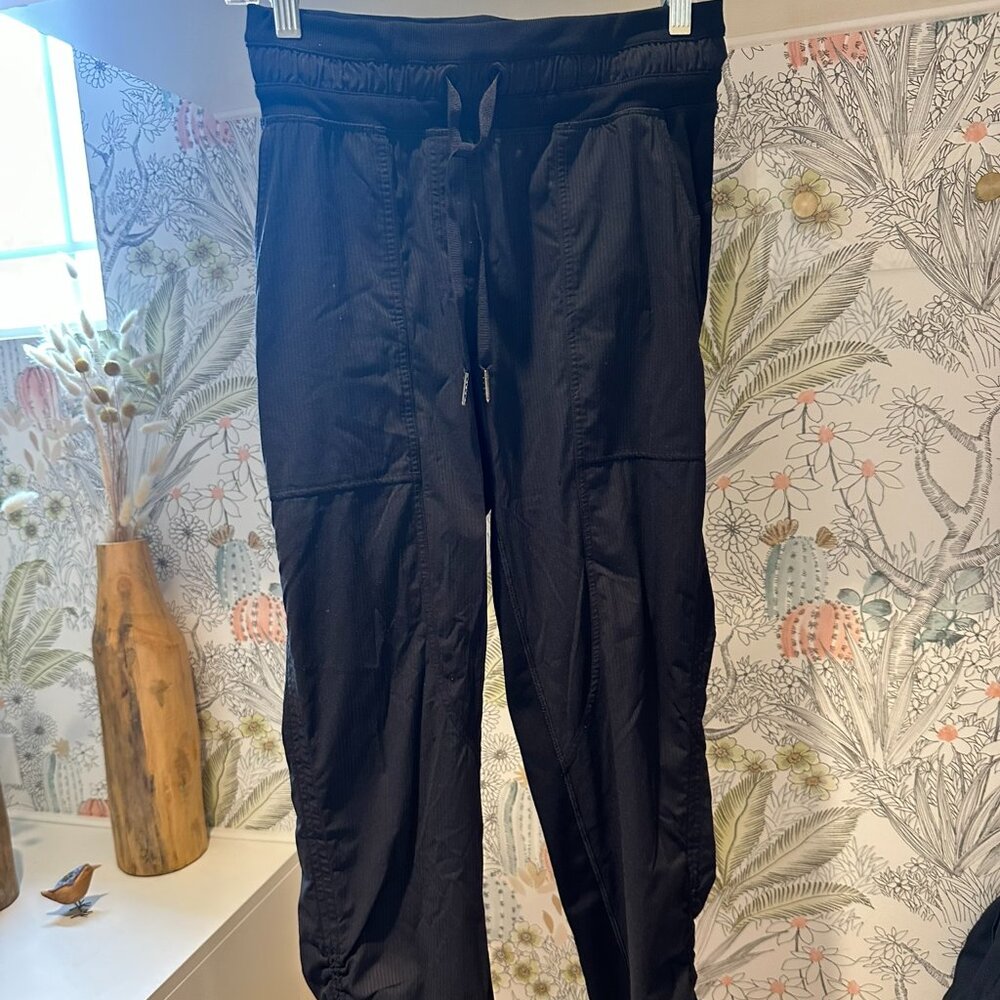 Lululemon Dance Studio Mid-Rise Cropped Pant Black Size 4 Pre-owned